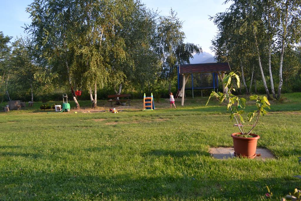 Pensiunea Royal Garden Hotel Sîmbăta de Sus Bagian luar foto
