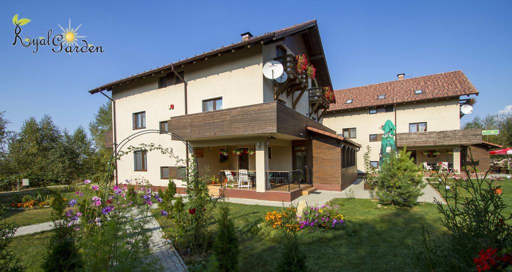 Pensiunea Royal Garden Hotel Sîmbăta de Sus Bagian luar foto