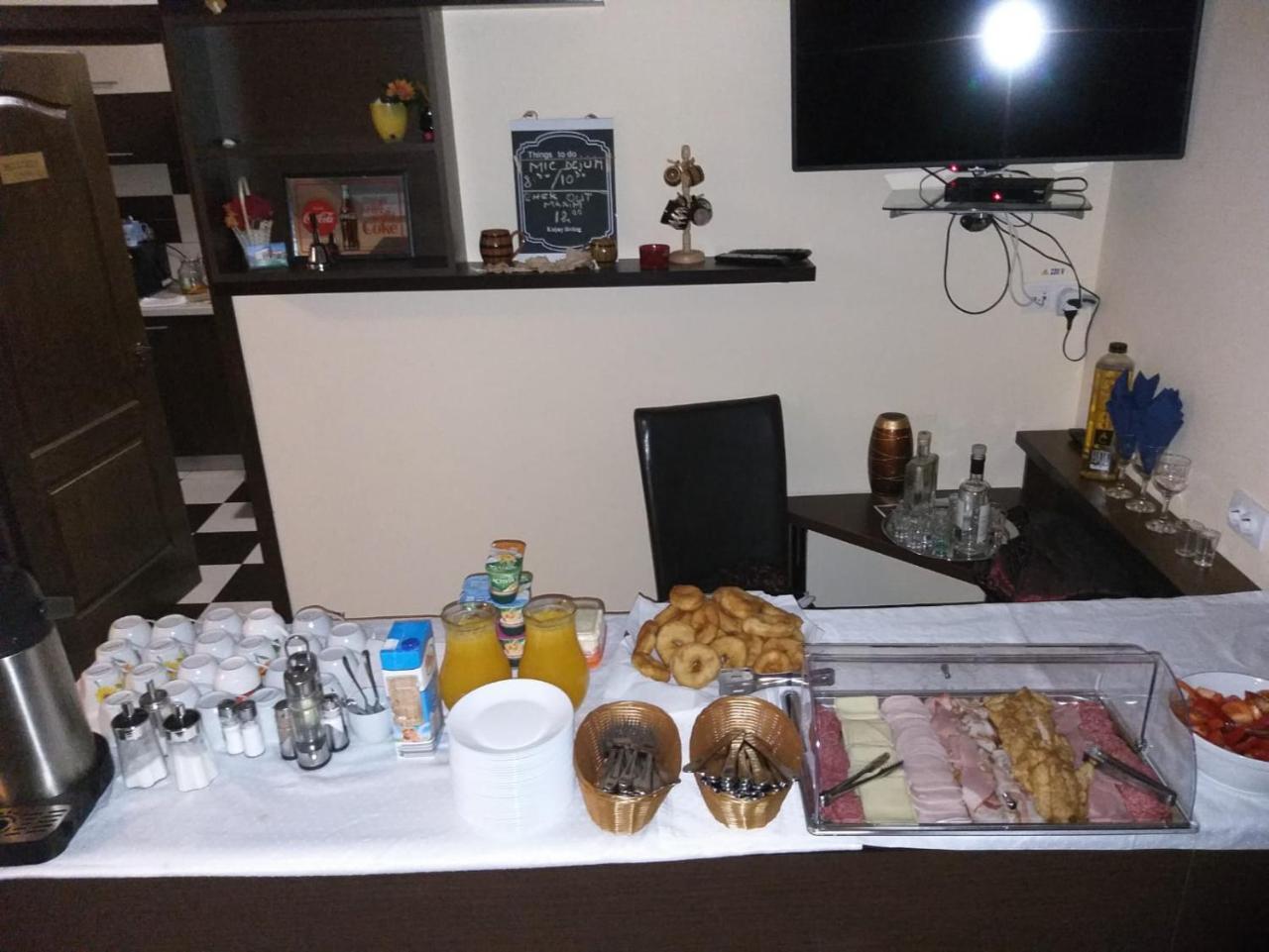 Pensiunea Royal Garden Hotel Sîmbăta de Sus Bagian luar foto
